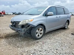 Toyota Sienna 3.5L 6 2017