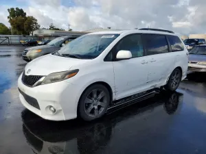 Toyota Sienna 3.5L 6 2015