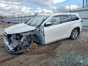 Toyota Highlander 3.5L 6 2015