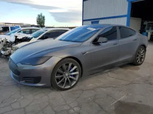 Tesla Model S 2015