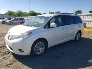 Toyota Sienna 3.5L 6 2016