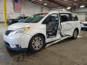 Toyota Sienna 3.5L 6 2017