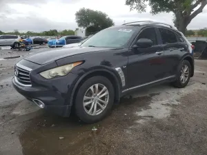 Infiniti QX70 3.7L 6 2015