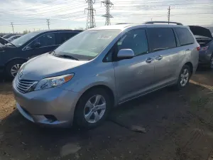 Toyota Sienna 3.5L 6 2015
