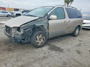 Toyota Sienna 3.0L 6 2003