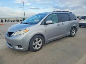 Toyota Sienna 3.5L 6 2012