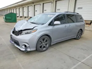 Toyota Sienna 3.5L 6 2015