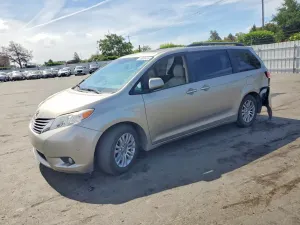 Toyota Sienna 3.5L 6 2015