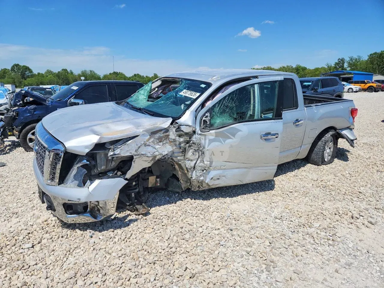Nissan Titan 5.6L 8 2017