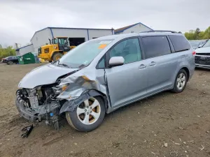 Toyota Sienna 3.5L 6 2014