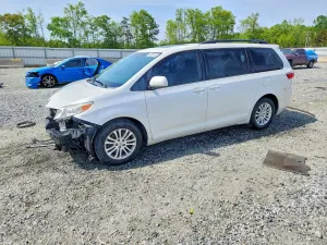 Toyota Sienna 3.5L 6 2015