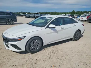 Hyundai Elantra 2.0L 4 2024