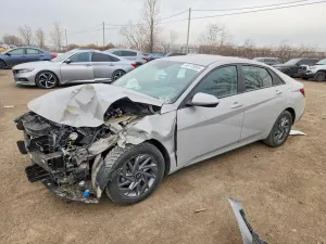 Hyundai Elantra 2.0L 4 2025
