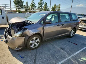 Toyota Sienna 3.5L 6 2017
