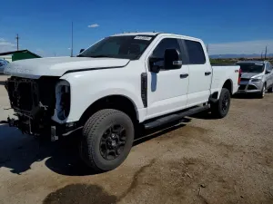 Ford F-350 6.8L 8 2023