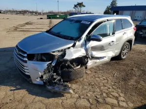 Toyota Highlander 3.5L 6 2017