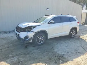 Toyota Highlander 3.5L 6 2017