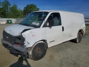 GMC Savana 4.8L 8 2005