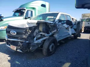 Ford F-450 6.7L 8 2022