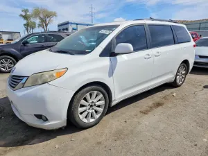 Toyota Sienna 3.5L 6 2011