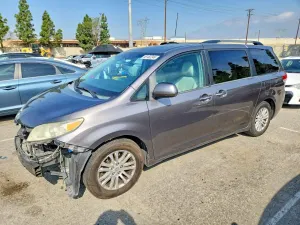 Toyota Sienna 3.5L 6 2011