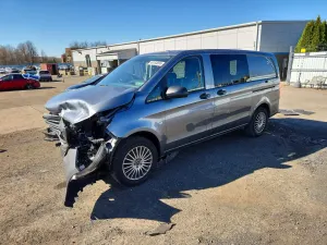 Mercedes-Benz Metris 2.0L 4 2023
