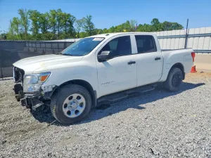 Nissan Titan 5.6L 8 2021