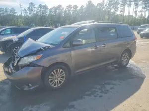 Toyota Sienna 3.5L 6 2013