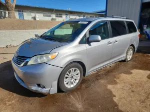 Toyota Sienna 3.5L 6 2015