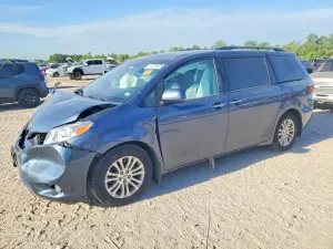 Toyota Sienna 3.5L 6 2015