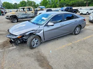 Hyundai Elantra 2.0L 4 2025