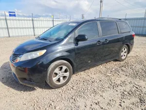 Toyota Sienna 3.5L 6 2015