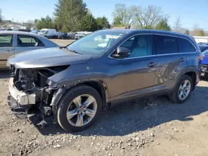 Toyota Highlander 3.5L 6 2016