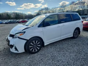 Toyota Sienna 3.5L 6 2018