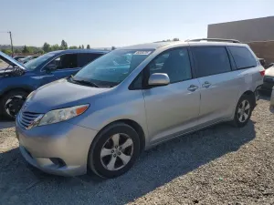 Toyota Sienna 3.5L 6 2017