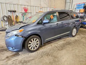 Toyota Sienna 3.5L 6 2015