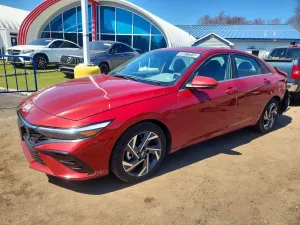 Hyundai Elantra 2.0L 4 2025