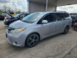 Toyota Sienna 3.5L 6 2012