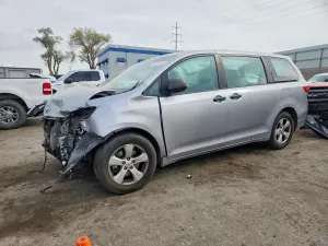 Toyota Sienna 3.5L 6 2015