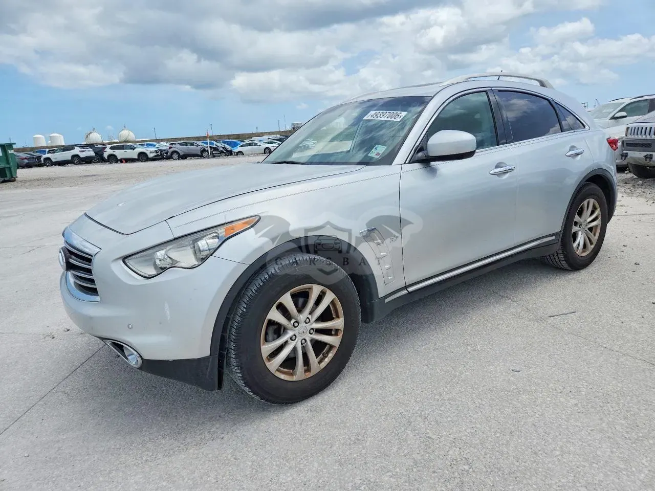 Infiniti QX70 3.7L 6 2015