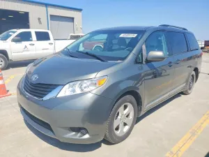 Toyota Sienna 3.5L 6 2014
