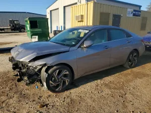 Hyundai Elantra 2.0L 4 2025