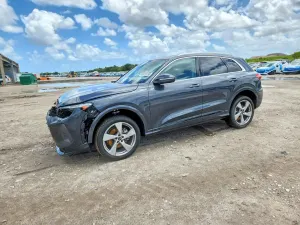 Audi Q5 2.0L 4 2025