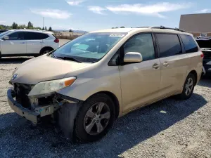 Toyota Sienna 3.5L 6 2011