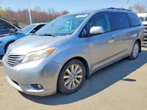 Toyota Sienna 3.5L 6 2013