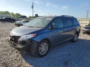 Toyota Sienna 3.5L 6 2015