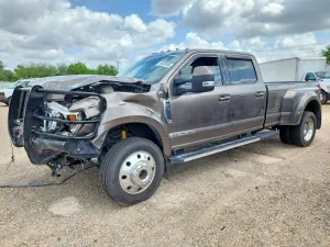 Ford F-450 6.7L 8 2022