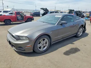Ford Mustang 3.7L 6 2013