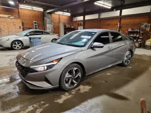 Hyundai Elantra 2.0L 4 2023