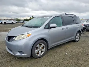 Toyota Sienna 3.5L 6 2011